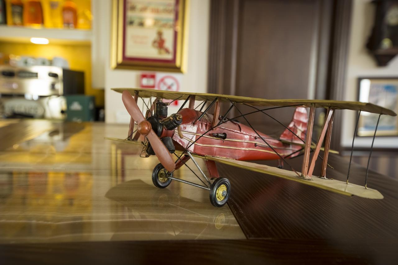 Hotel Aviator Boutique Otopeni Exterior foto